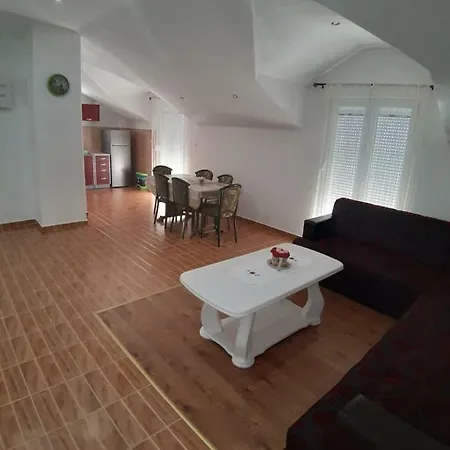 Maria Apartament Ivanica